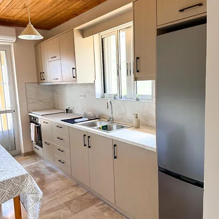 Sea View House B * Pera Melana